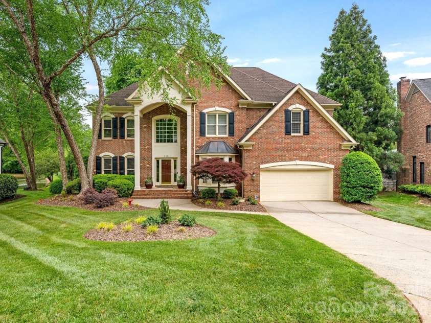 213 Summermore Drive, Charlotte, NC 28270.  MLS# CAR4418012, YatesRealty ID 46849. 