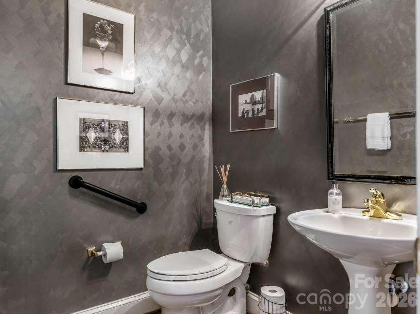 213 Summermore Drive, Charlotte, NC 28270.  MLS# CAR4418012, YatesRealty ID 46849. 