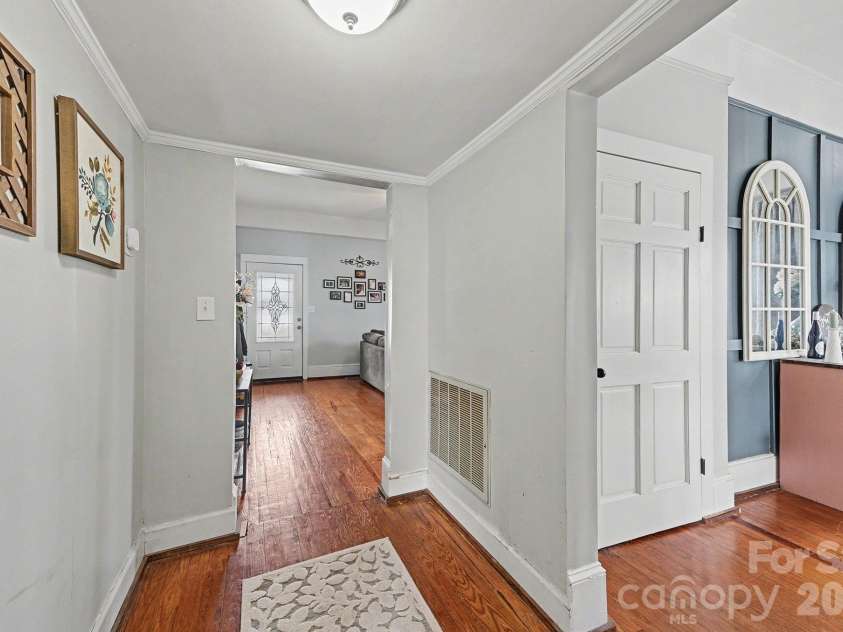 207 East Avenue, Kannapolis, NC 28083.  MLS# CAR4342348, YatesRealty ID 4685. 