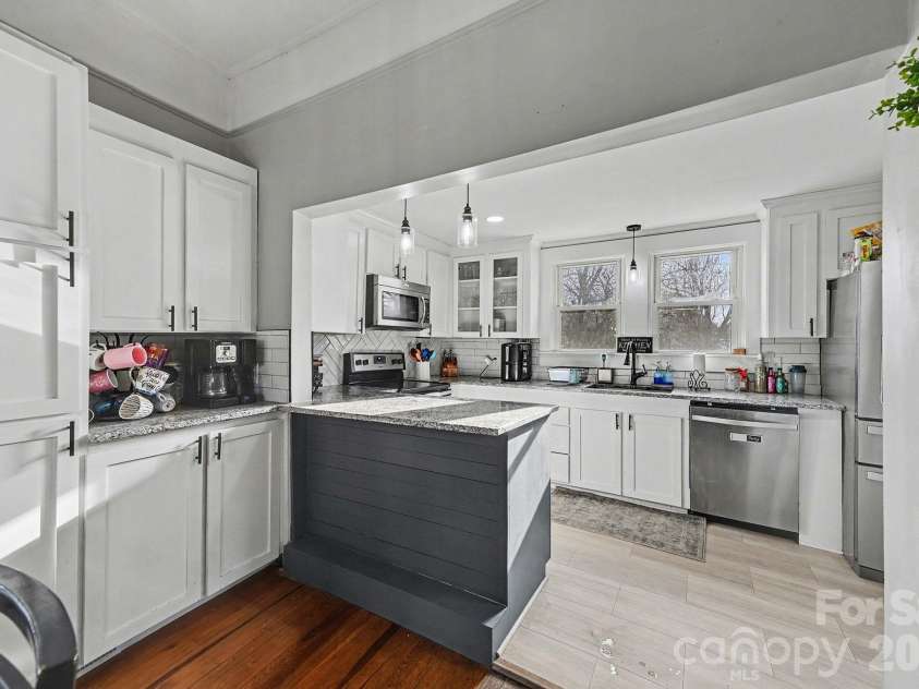 207 East Avenue, Kannapolis, NC 28083.  MLS# CAR4342348, YatesRealty ID 4685. 