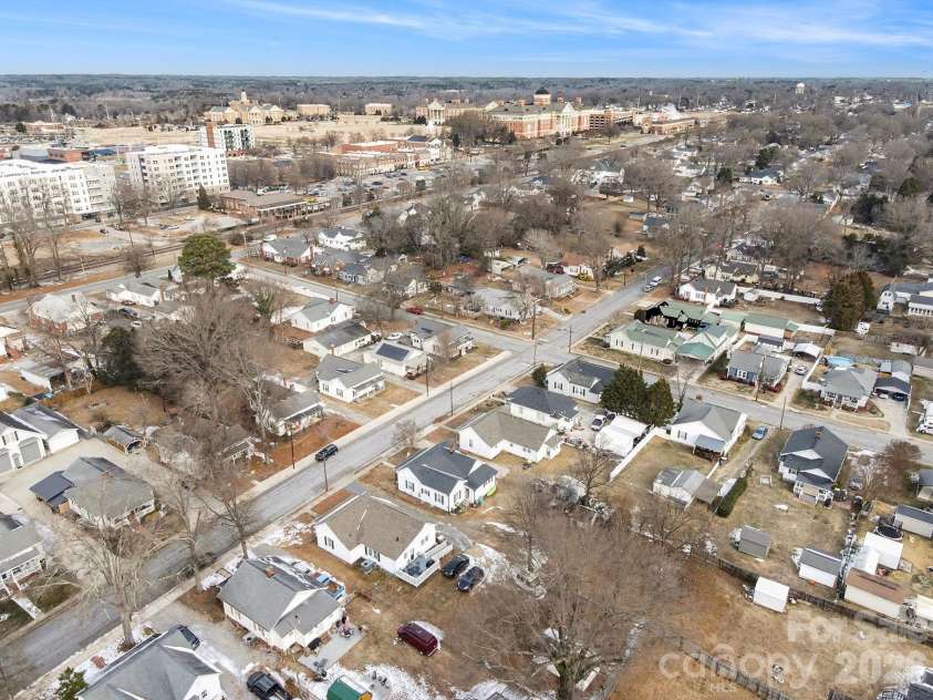 207 East Avenue, Kannapolis, NC 28083.  MLS# CAR4342348, YatesRealty ID 4685. Only two blocks from Main Street!