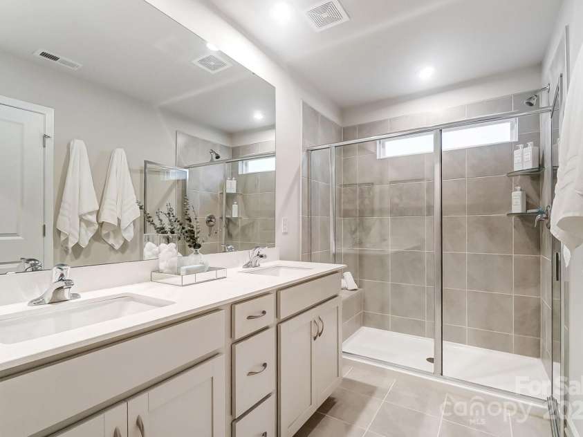 280 Laura Elizabeth Lane, Clover, SC 29710.  MLS# CAR4218983, YatesRealty ID 4685. 