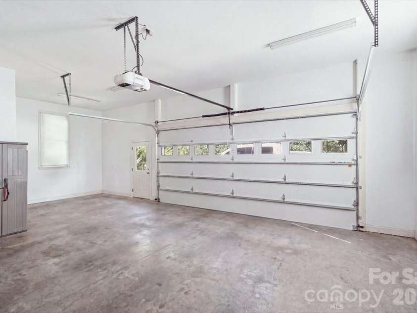 683 Mason Dickson Road, York, SC 29745.  MLS# CAR4417368, YatesRealty ID 46850. Garage
