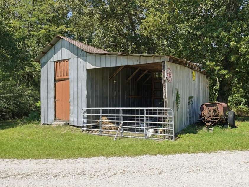683 Mason Dickson Road, York, SC 29745.  MLS# CAR4417368, YatesRealty ID 46850. Hay Shed