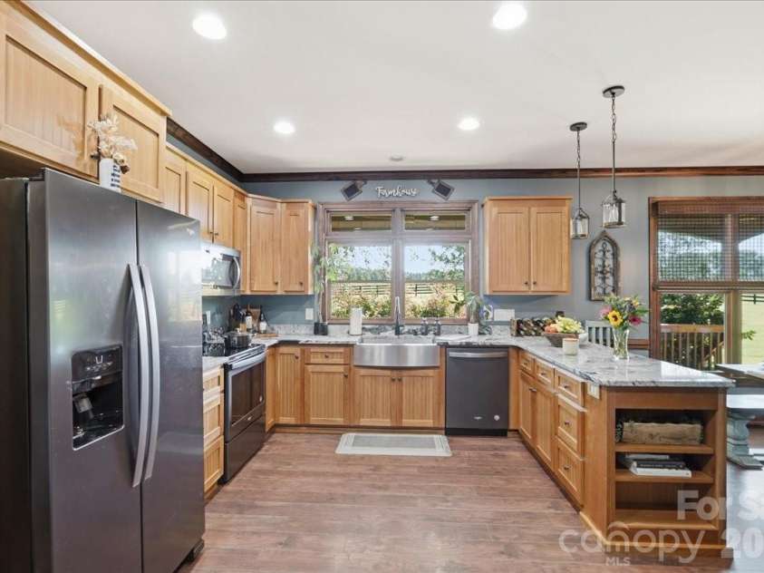 683 Mason Dickson Road, York, SC 29745.  MLS# CAR4417368, YatesRealty ID 46850. Kitchen