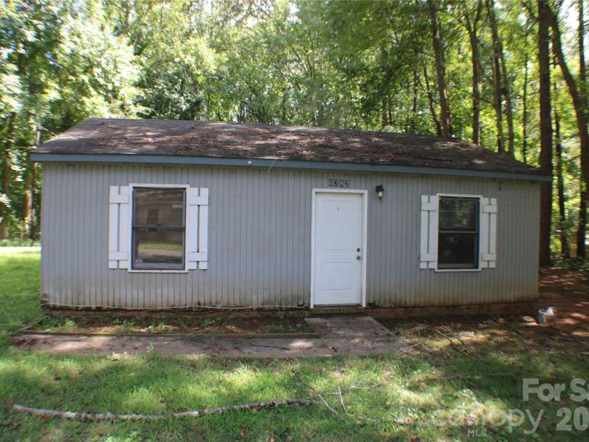6782 Glover Lane, Stanley, NC 28164.  MLS# CAR4418078, YatesRealty ID 46854. 