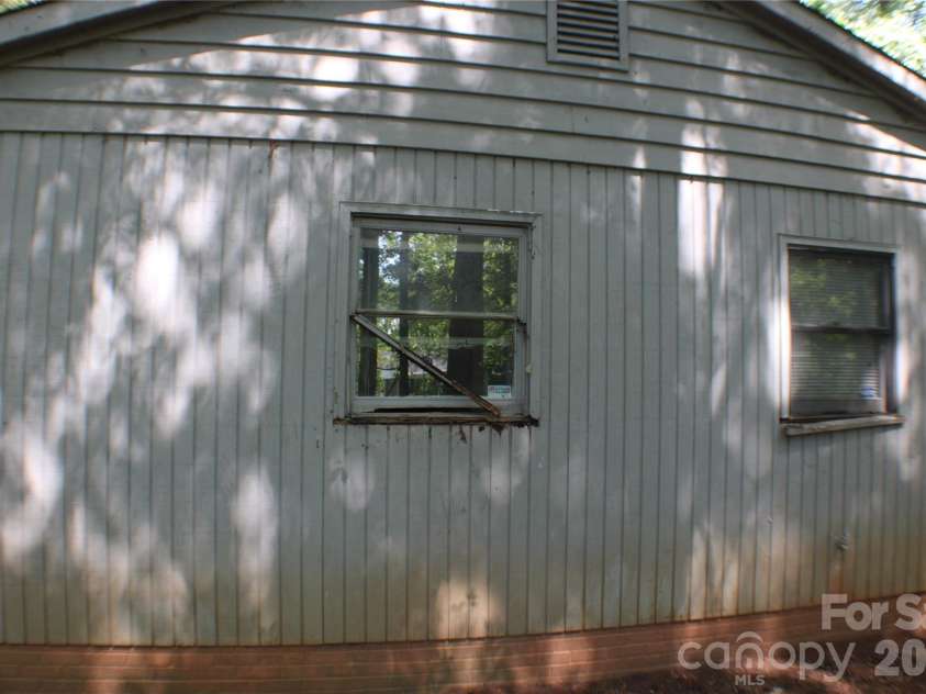 6782 Glover Lane, Stanley, NC 28164.  MLS# CAR4418078, YatesRealty ID 46854. 