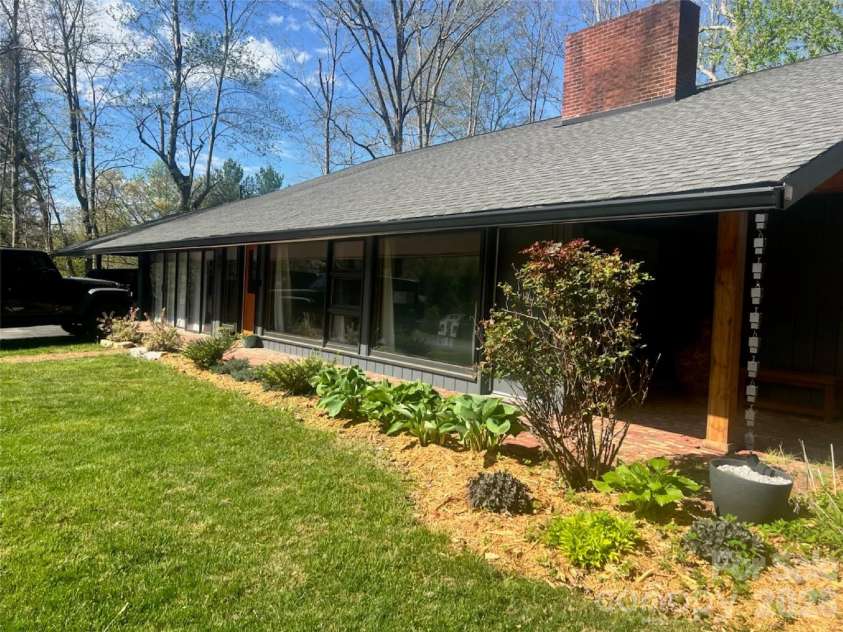 57 Crestridge Drive, Waynesville, NC 28785.  MLS# CAR4418276, YatesRealty ID 46855. 