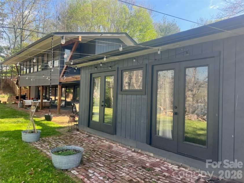 57 Crestridge Drive, Waynesville, NC 28785.  MLS# CAR4418276, YatesRealty ID 46855. 