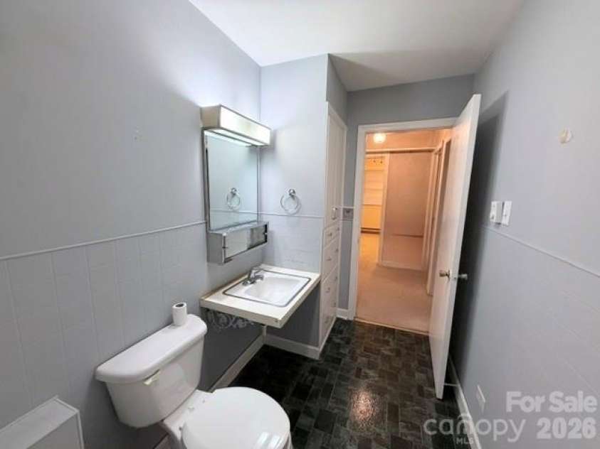 506 Grace Avenue, Kannapolis, NC 28083.  MLS# CAR4416860, YatesRealty ID 46859. Bathroom