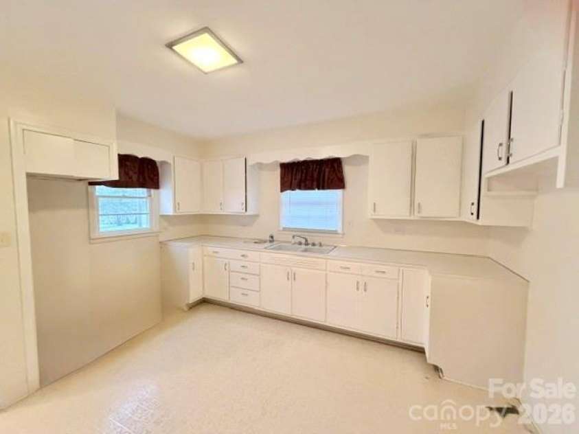 506 Grace Avenue, Kannapolis, NC 28083.  MLS# CAR4416860, YatesRealty ID 46859. Kitchen