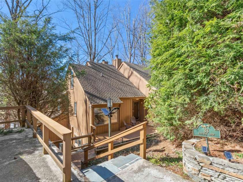 33 Fairway Loop, Burnsville, NC 28714.  MLS# CAR4228138, YatesRealty ID 4686. 