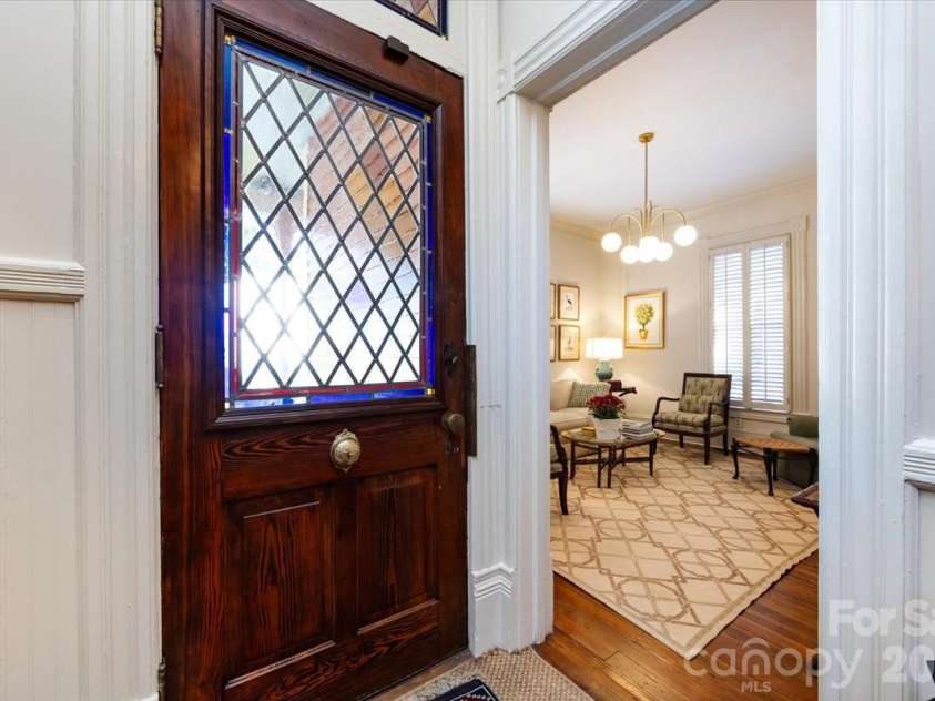 400 Poplar Street, Charlotte, NC 28202.  MLS# CAR4328945, YatesRealty ID 4686. 