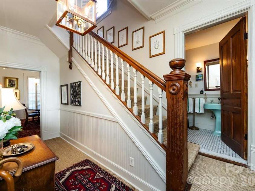 400 Poplar Street, Charlotte, NC 28202.  MLS# CAR4328945, YatesRealty ID 4686. 