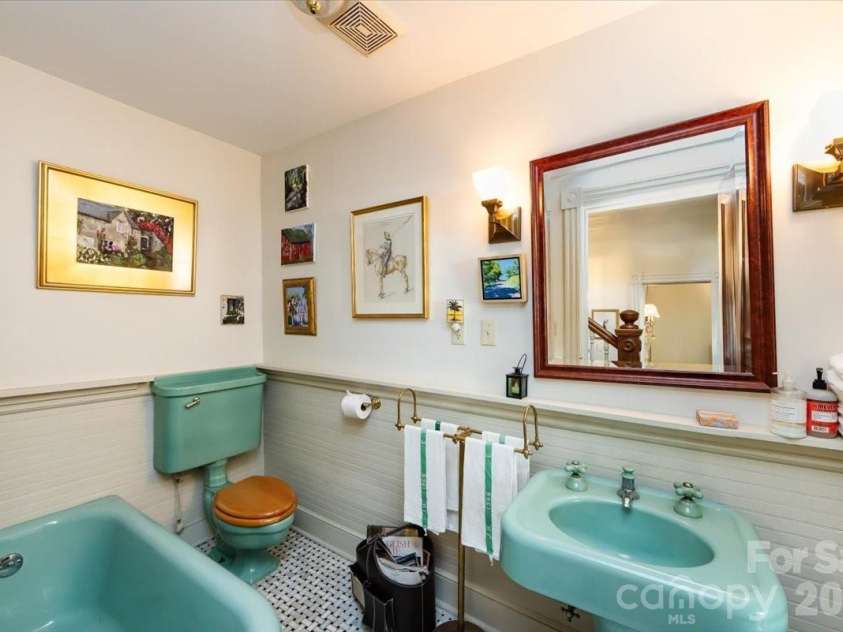 400 Poplar Street, Charlotte, NC 28202.  MLS# CAR4328945, YatesRealty ID 4686. 