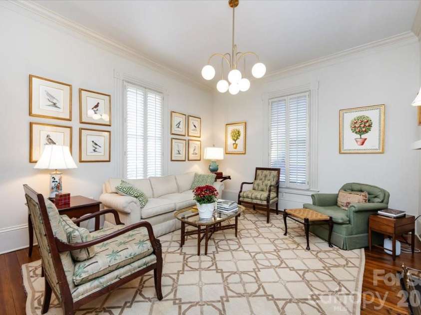 400 Poplar Street, Charlotte, NC 28202.  MLS# CAR4328945, YatesRealty ID 4686. 