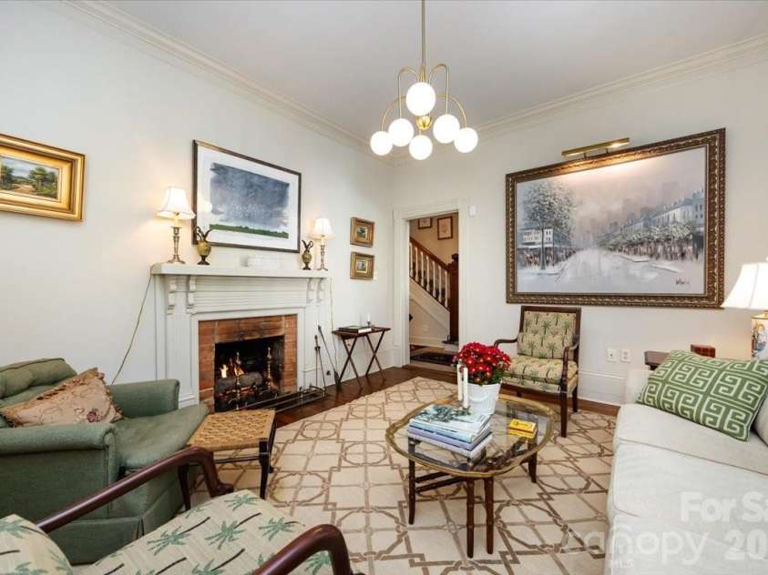 400 Poplar Street, Charlotte, NC 28202.  MLS# CAR4328945, YatesRealty ID 4686. 