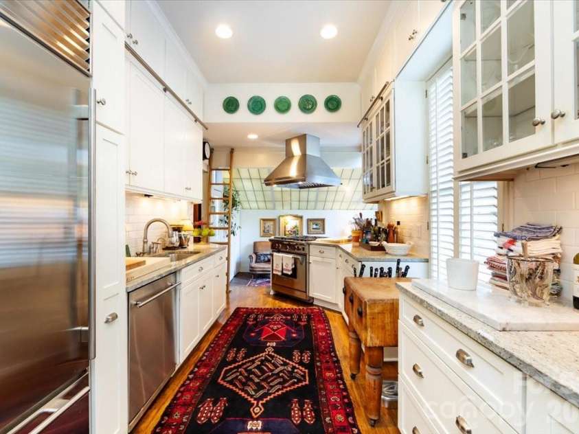 400 Poplar Street, Charlotte, NC 28202.  MLS# CAR4328945, YatesRealty ID 4686. 