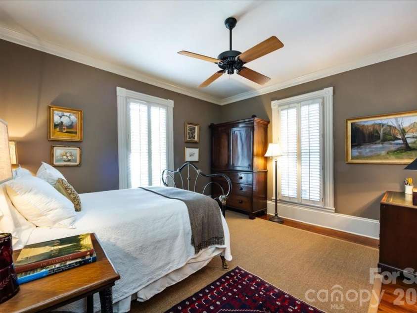 400 Poplar Street, Charlotte, NC 28202.  MLS# CAR4328945, YatesRealty ID 4686. 