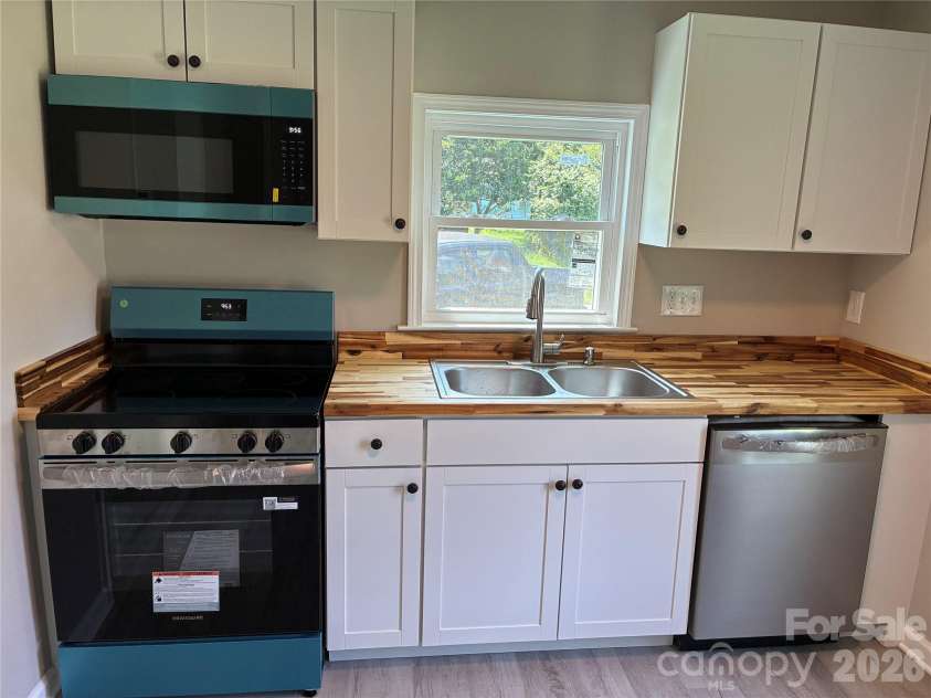 2831 MILLSTONE Drive, Gastonia, NC 28054.  MLS# CAR4417916, YatesRealty ID 46863. 