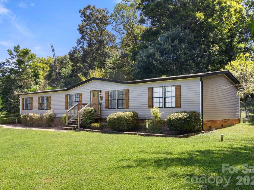 824 Joseph Antoon Circle, Stanley, NC 28164.  MLS# CAR4394532, YatesRealty ID 46864. 