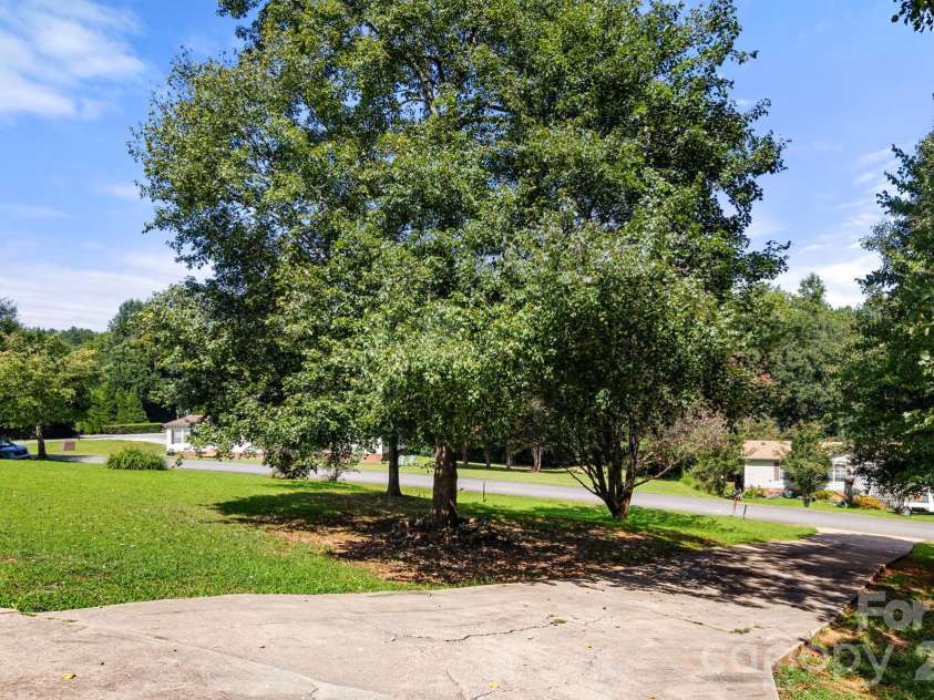 824 Joseph Antoon Circle, Stanley, NC 28164.  MLS# CAR4394532, YatesRealty ID 46864. 