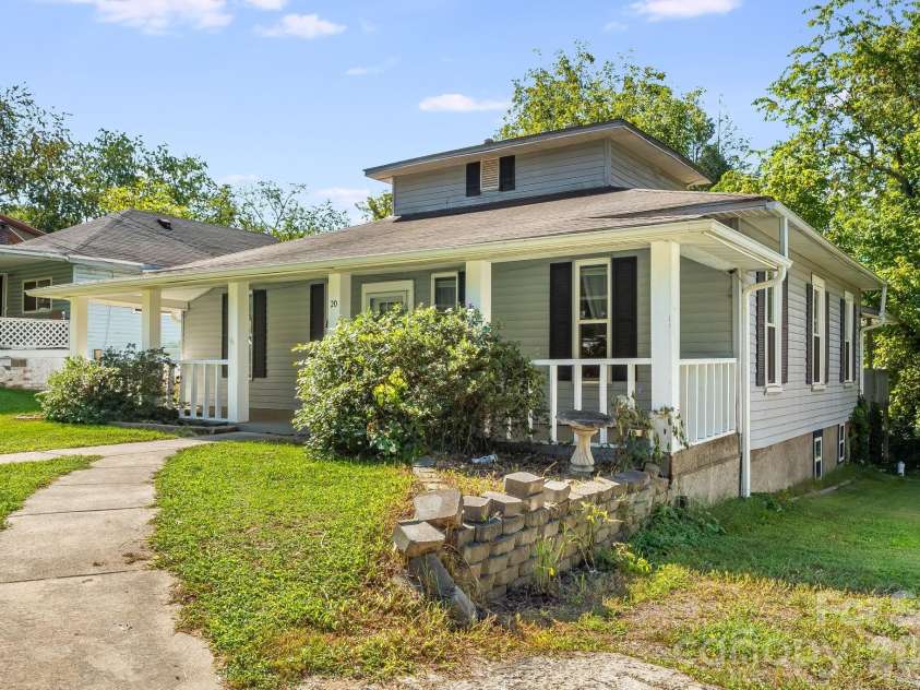 20 Drake Street, Asheville, NC 28806.  MLS# CAR4416234, YatesRealty ID 46866. 