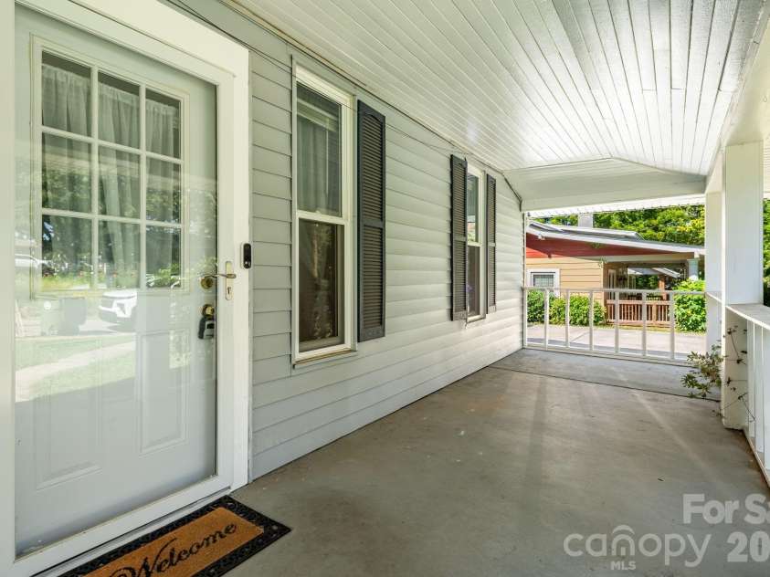 20 Drake Street, Asheville, NC 28806.  MLS# CAR4416234, YatesRealty ID 46866. 