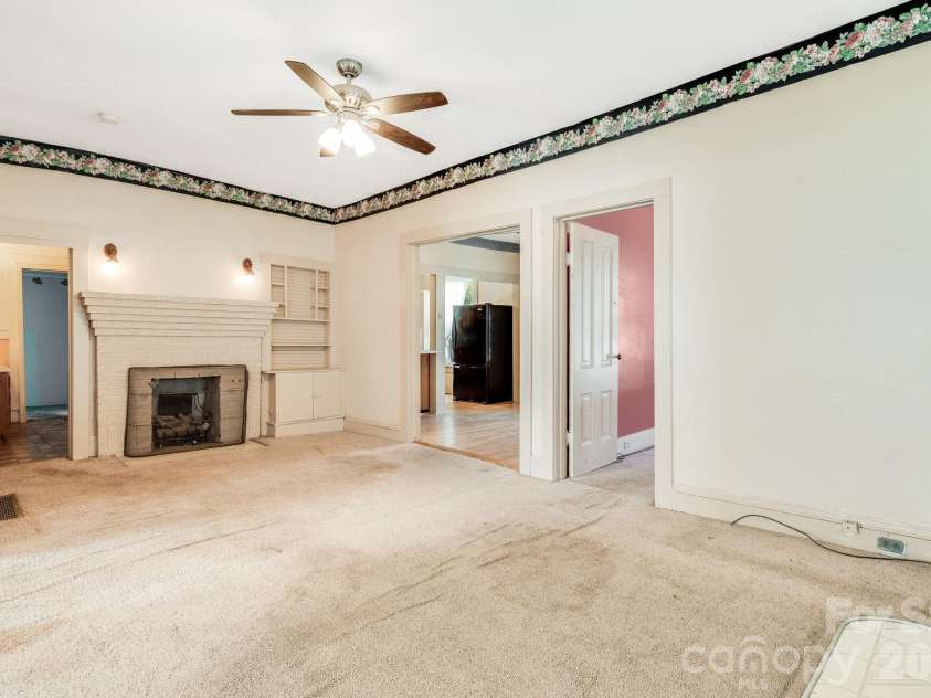 20 Drake Street, Asheville, NC 28806.  MLS# CAR4416234, YatesRealty ID 46866. 