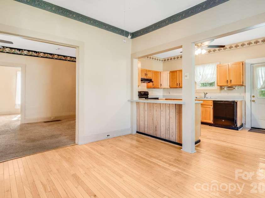 20 Drake Street, Asheville, NC 28806.  MLS# CAR4416234, YatesRealty ID 46866. 