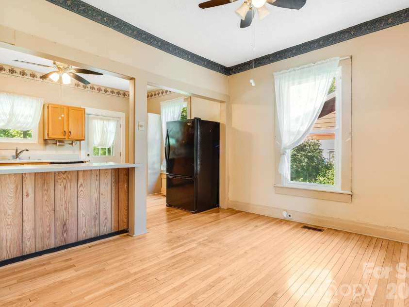 20 Drake Street, Asheville, NC 28806.  MLS# CAR4416234, YatesRealty ID 46866. 