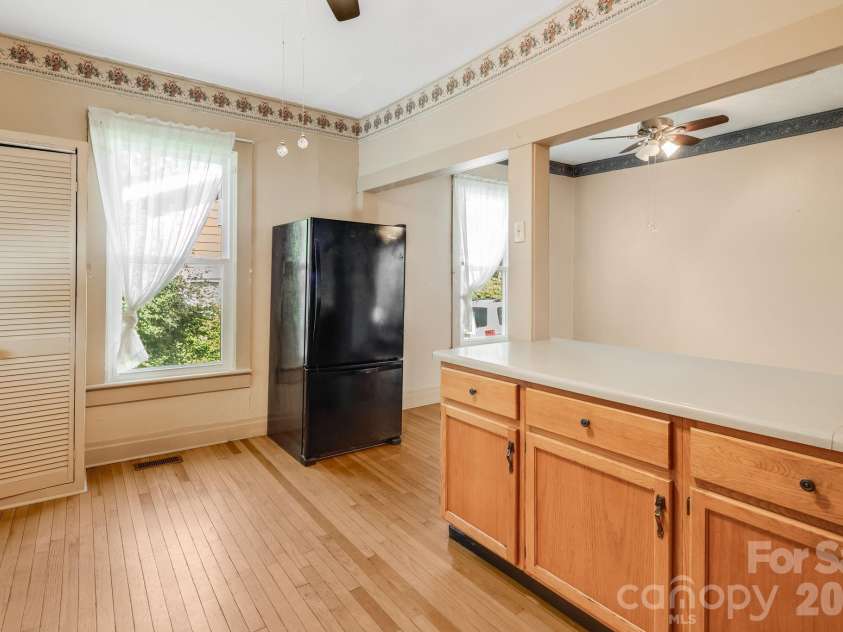 20 Drake Street, Asheville, NC 28806.  MLS# CAR4416234, YatesRealty ID 46866. 