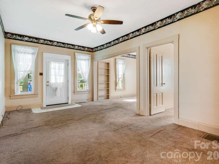 20 Drake Street, Asheville, NC 28806.  MLS# CAR4416234, YatesRealty ID 46866. 