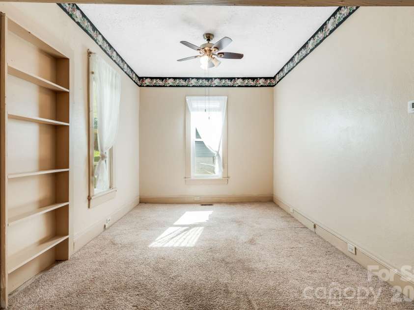 20 Drake Street, Asheville, NC 28806.  MLS# CAR4416234, YatesRealty ID 46866. 