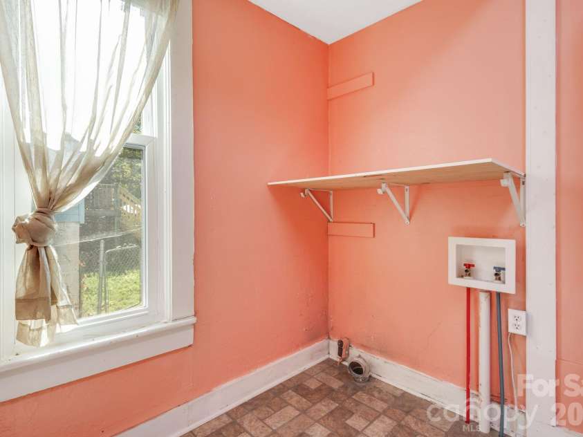 20 Drake Street, Asheville, NC 28806.  MLS# CAR4416234, YatesRealty ID 46866. 
