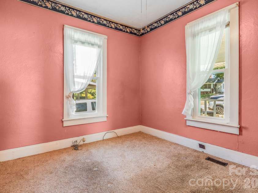 20 Drake Street, Asheville, NC 28806.  MLS# CAR4416234, YatesRealty ID 46866. 