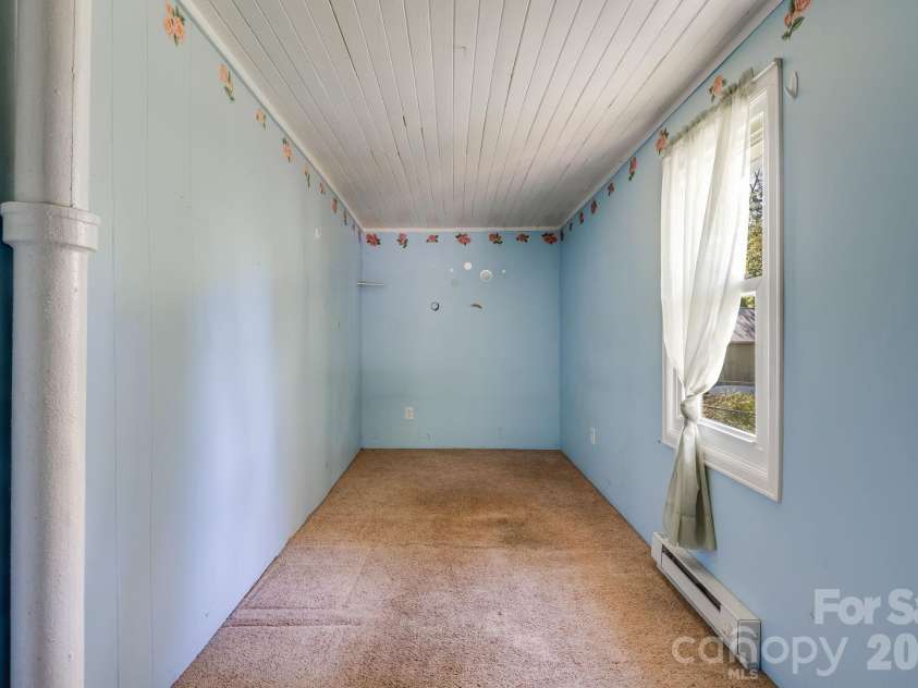 20 Drake Street, Asheville, NC 28806.  MLS# CAR4416234, YatesRealty ID 46866. 