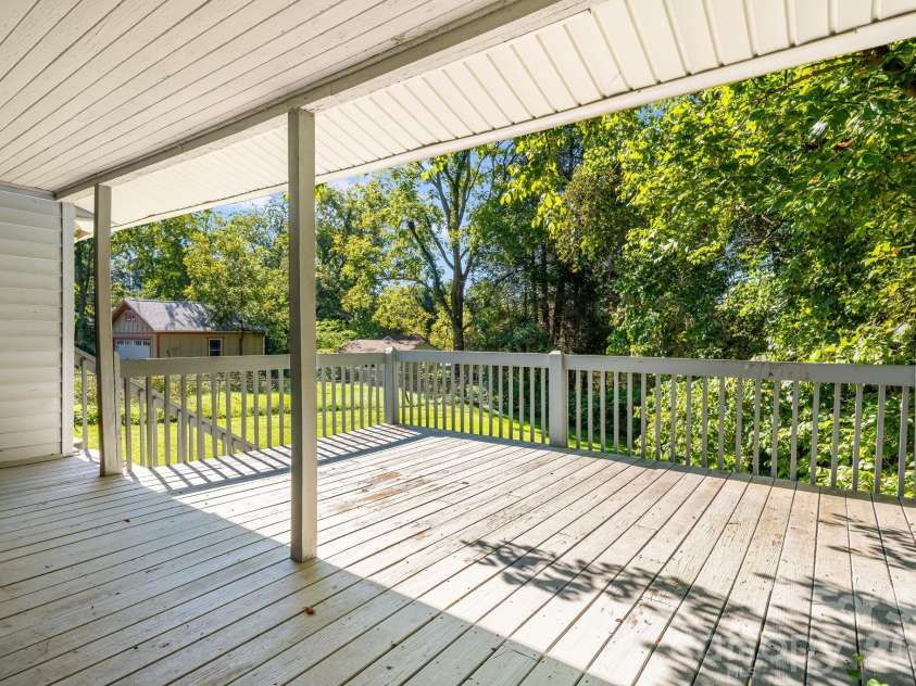 20 Drake Street, Asheville, NC 28806.  MLS# CAR4416234, YatesRealty ID 46866. 
