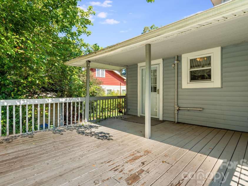 20 Drake Street, Asheville, NC 28806.  MLS# CAR4416234, YatesRealty ID 46866. 