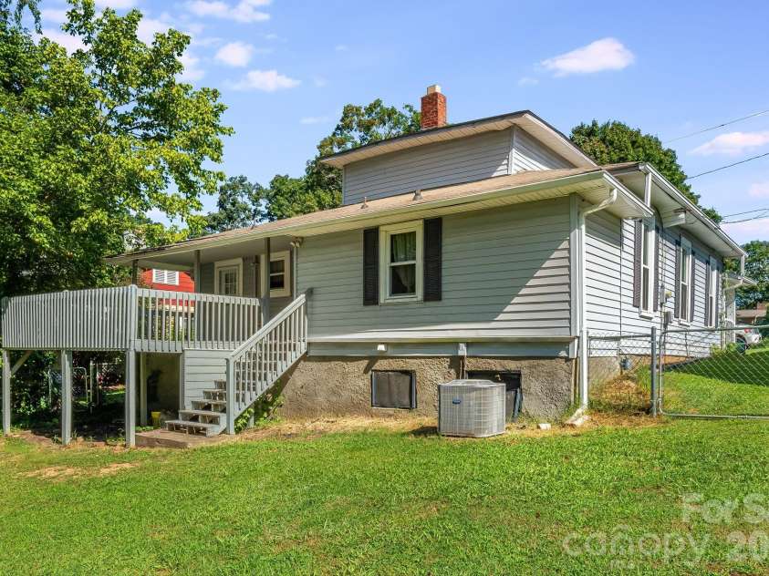 20 Drake Street, Asheville, NC 28806.  MLS# CAR4416234, YatesRealty ID 46866. 