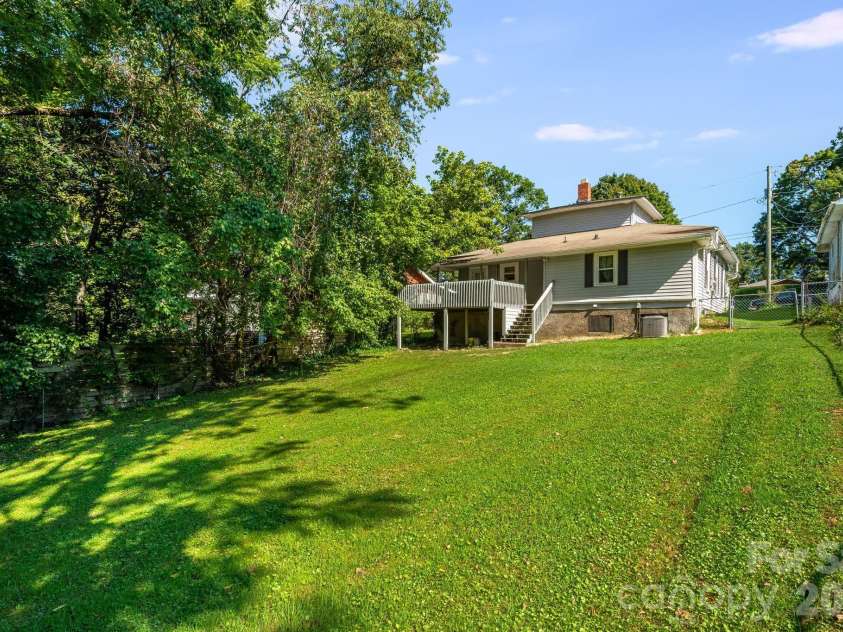 20 Drake Street, Asheville, NC 28806.  MLS# CAR4416234, YatesRealty ID 46866. 