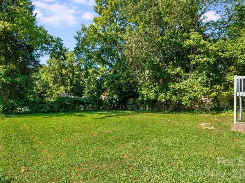 20 Drake Street, Asheville, NC 28806.  MLS# CAR4416234, YatesRealty ID 46866. 