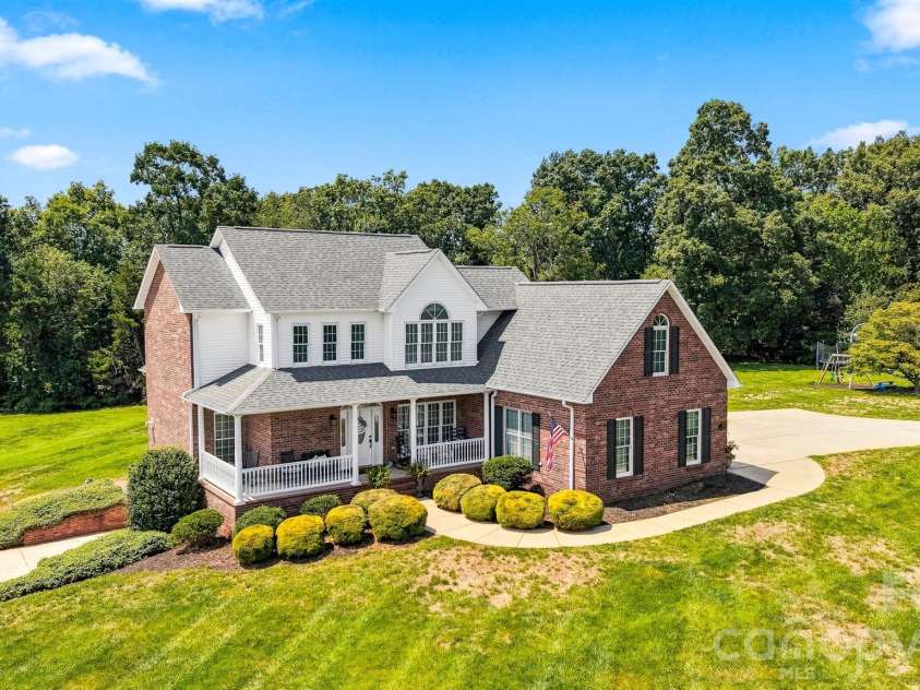 1338 Willow Creek Drive, Newton, NC 28658.  MLS# CAR4414738, YatesRealty ID 46867. 
