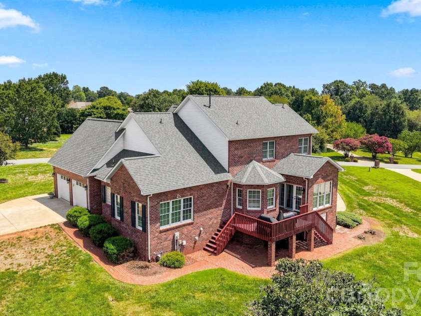 1338 Willow Creek Drive, Newton, NC 28658.  MLS# CAR4414738, YatesRealty ID 46867. 