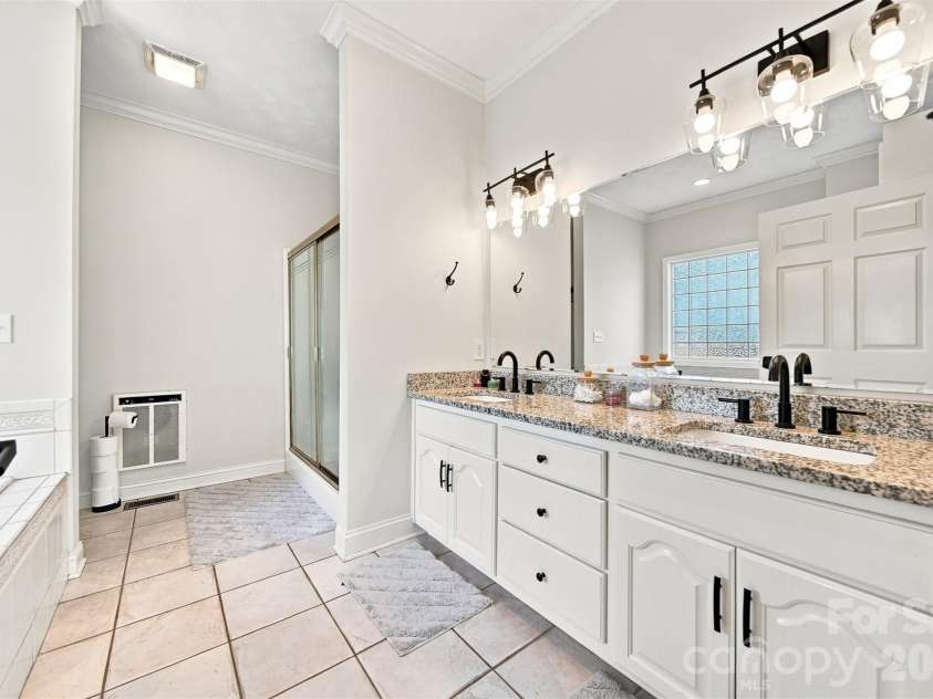 1338 Willow Creek Drive, Newton, NC 28658.  MLS# CAR4414738, YatesRealty ID 46867. 