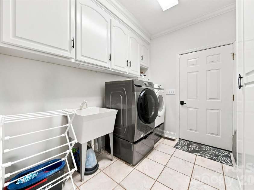 1338 Willow Creek Drive, Newton, NC 28658.  MLS# CAR4414738, YatesRealty ID 46867. 
