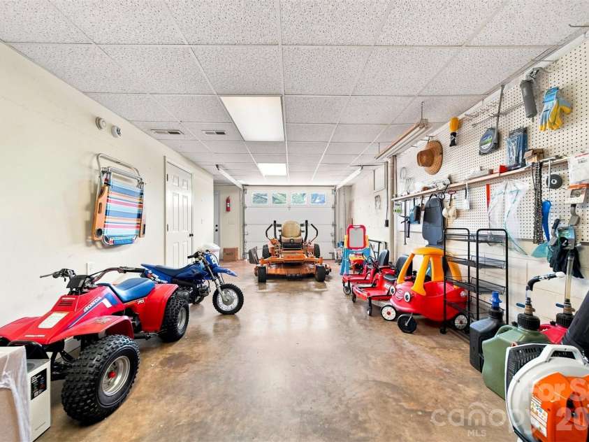 1338 Willow Creek Drive, Newton, NC 28658.  MLS# CAR4414738, YatesRealty ID 46867. 