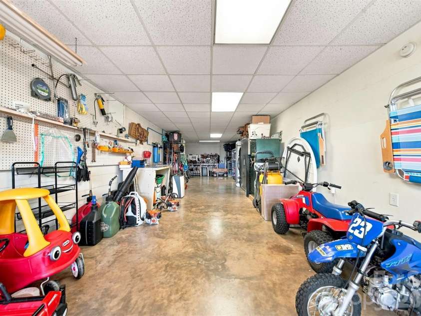 1338 Willow Creek Drive, Newton, NC 28658.  MLS# CAR4414738, YatesRealty ID 46867. 