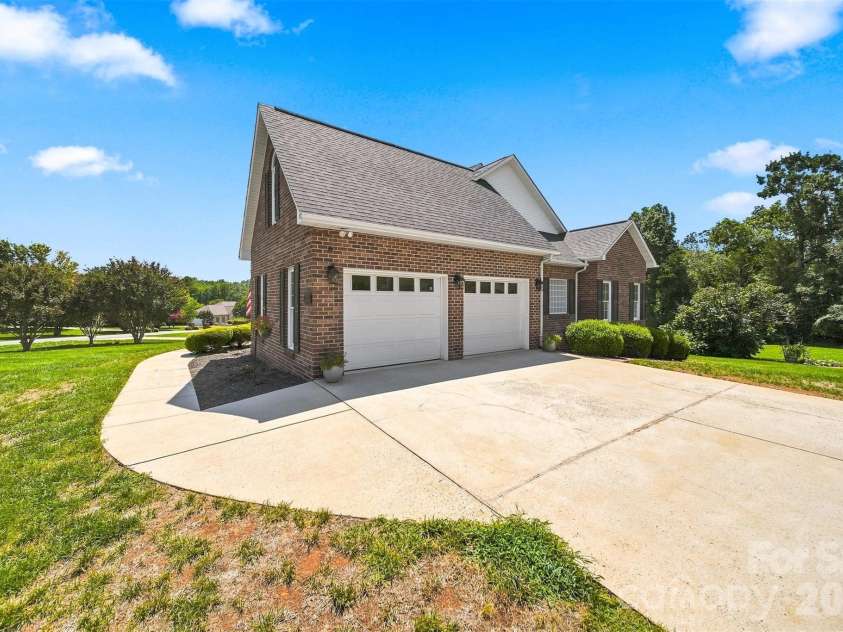 1338 Willow Creek Drive, Newton, NC 28658.  MLS# CAR4414738, YatesRealty ID 46867. 