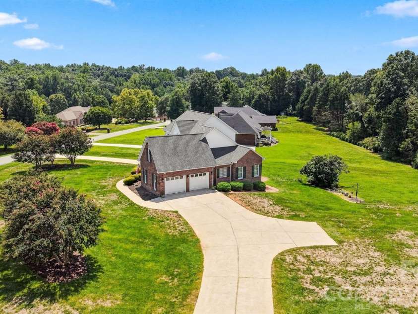 1338 Willow Creek Drive, Newton, NC 28658.  MLS# CAR4414738, YatesRealty ID 46867. 